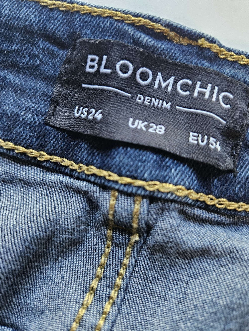 Bloomchic medium wash wide flare leg cropped jeans with raw hem - Picture 3 of 11